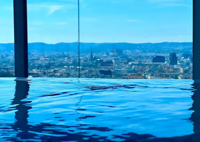 Panorama Sky Apartment I Rooftop Pool I Metro Station